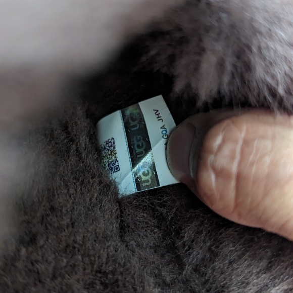 Ugg - Picture 3 of 4